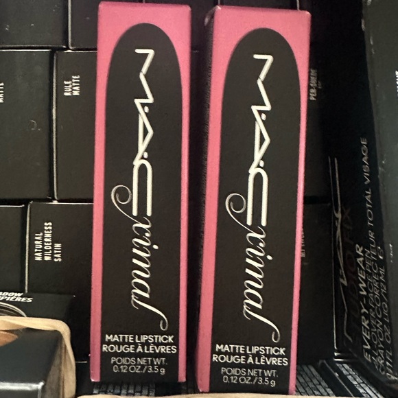 โผ๏ธ LAST ONE ๐ LIPSTICK SNOB a MACXIMAL SILKY MATTE LIPSTICK. ** NEW IN THE BOX. - Picture 13 of 14